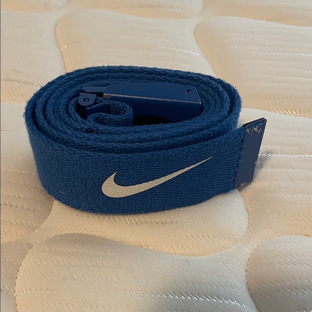 Nike Men's Blue Belt